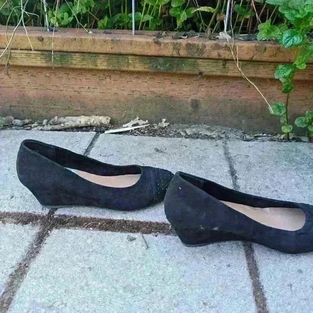 Seychelles black low wedge shoe with sequin toe size 7.5 - Picture 3 of 4